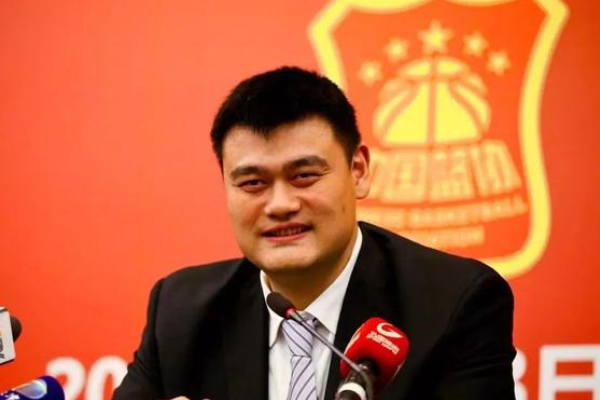 中國籃協(xié)現(xiàn)任主席是誰？